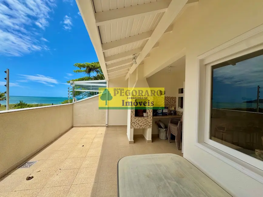 Foto 2 de Casa de Condomínio com 3 quartos à venda, 200m2 em Jardim Capricórnio, Caraguatatuba - SP