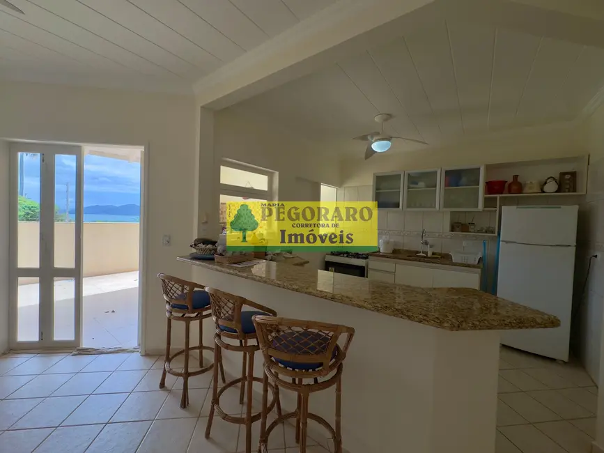 Foto 6 de Casa de Condomínio com 3 quartos à venda, 200m2 em Jardim Capricórnio, Caraguatatuba - SP