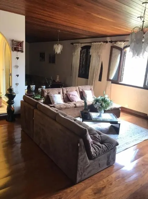 Foto 2 de Casa com 7 quartos à venda, 646m2 em Sao Bento Do Sapucai - SP