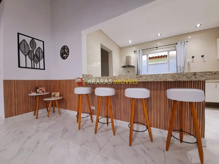 Casa com 4 quartos à venda, 200m2 em Centro, Bertioga - SP - imagem 3 Foto 3 de Casa com 4 quartos à venda, 200m2 em Centro, Bertioga - SP