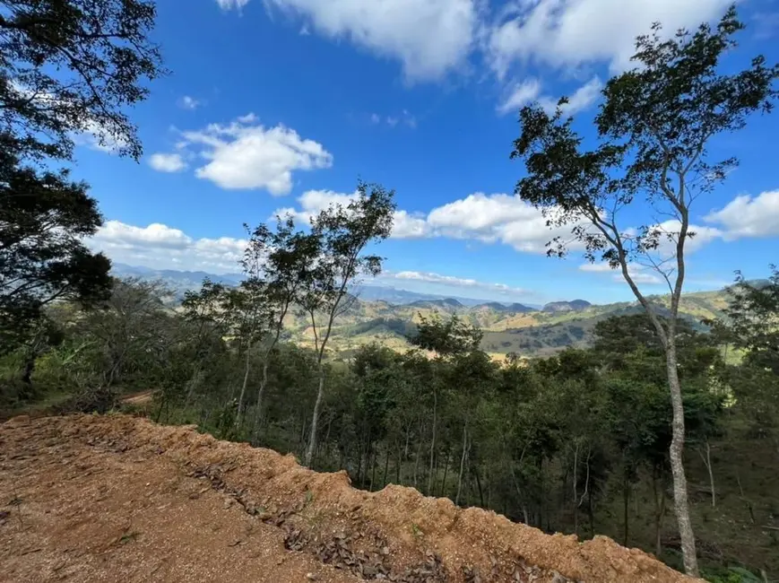 Foto 1 de Terreno / Lote à venda, 363000m2 em Goncalves - MG