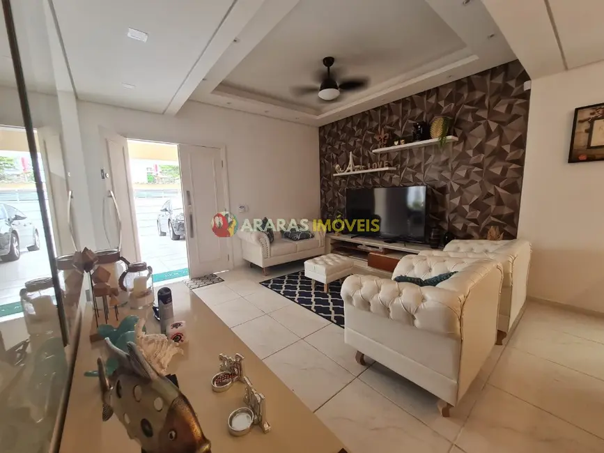 Casa com 4 quartos à venda, 200m2 em Centro, Bertioga - SP - imagem 4 Foto 4 de Casa com 4 quartos à venda, 200m2 em Centro, Bertioga - SP