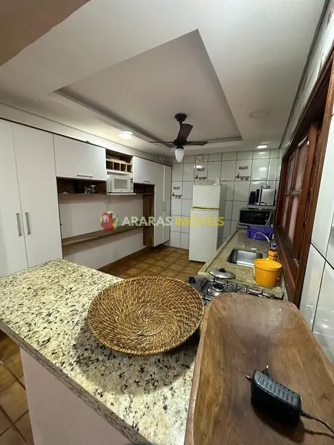 Casa com 7 quartos à venda, 328m2 em Centro, Bertioga - SP - imagem 6 Foto 6 de Casa com 7 quartos à venda, 328m2 em Centro, Bertioga - SP