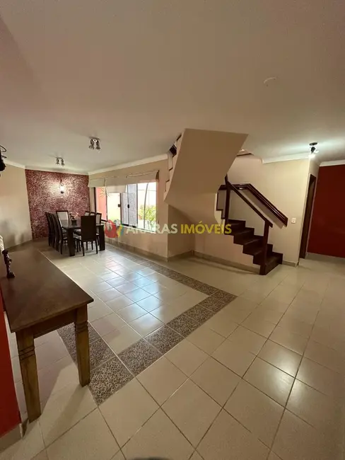 Casa com 7 quartos à venda, 328m2 em Centro, Bertioga - SP - imagem 5 Foto 5 de Casa com 7 quartos à venda, 328m2 em Centro, Bertioga - SP
