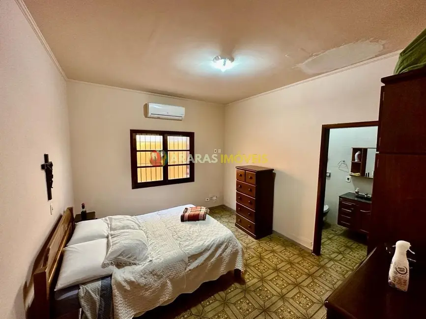 Casa com 3 quartos à venda, 129m2 em Centro, Bertioga - SP - imagem 4 Foto 4 de Casa com 3 quartos à venda, 129m2 em Centro, Bertioga - SP