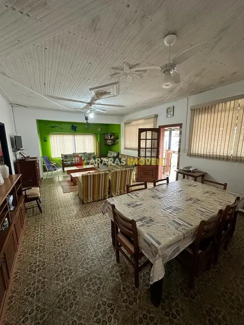 Casa com 4 quartos à venda, 423m2 em Centro, Bertioga - SP - imagem 3 Foto 3 de Casa com 4 quartos à venda, 423m2 em Centro, Bertioga - SP