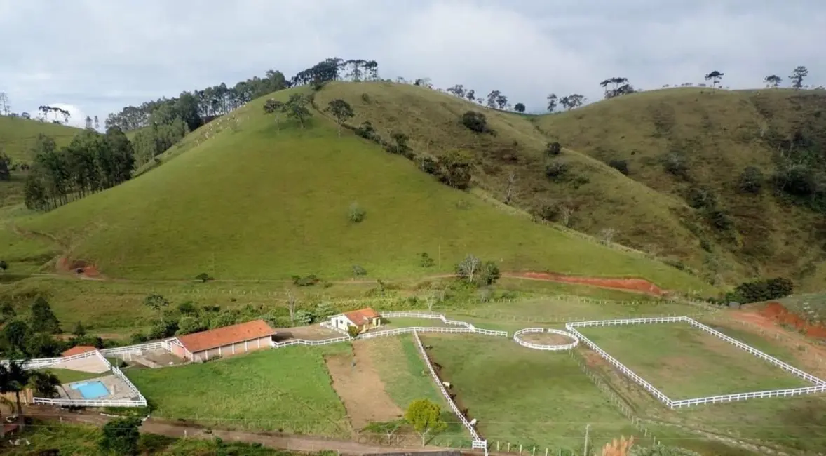 Foto 2 de Chácara com 5 quartos à venda, 850m2 em Sao Bento Do Sapucai - SP