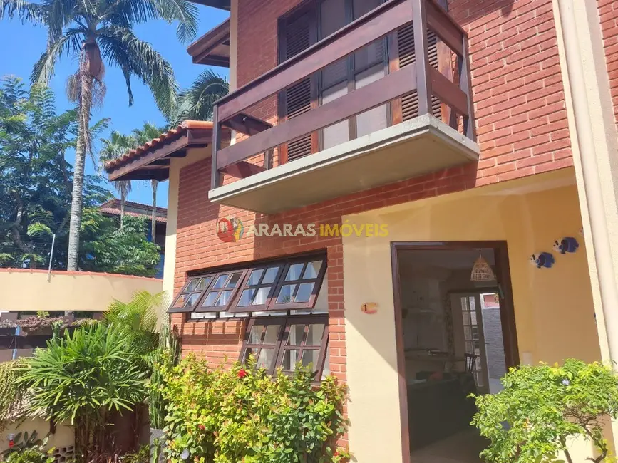 Foto 1 de Casa de Condomínio com 2 quartos à venda, 90m2 em Bertioga - SP