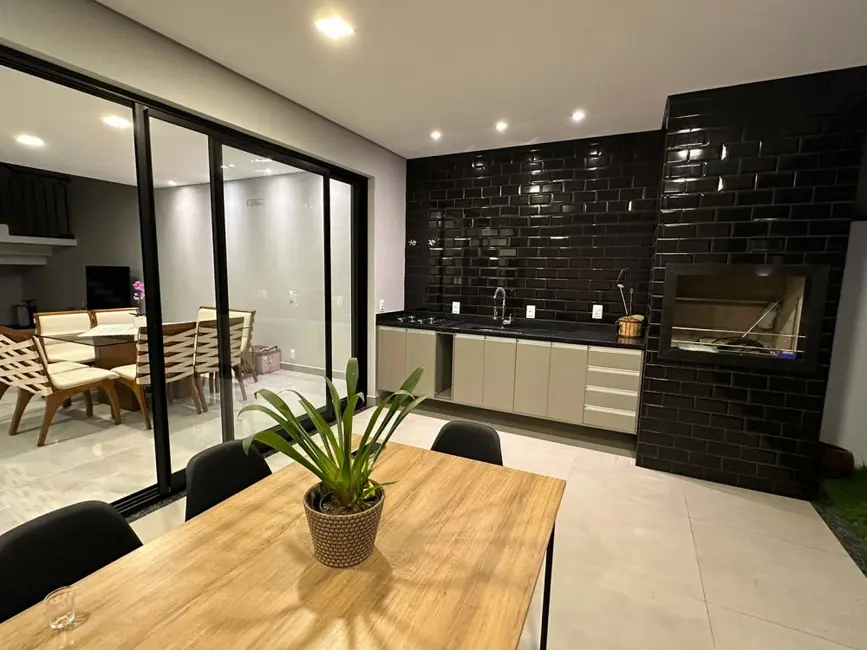 Foto 1 de Casa com 3 quartos à venda, 236m2 em Jundiai - SP