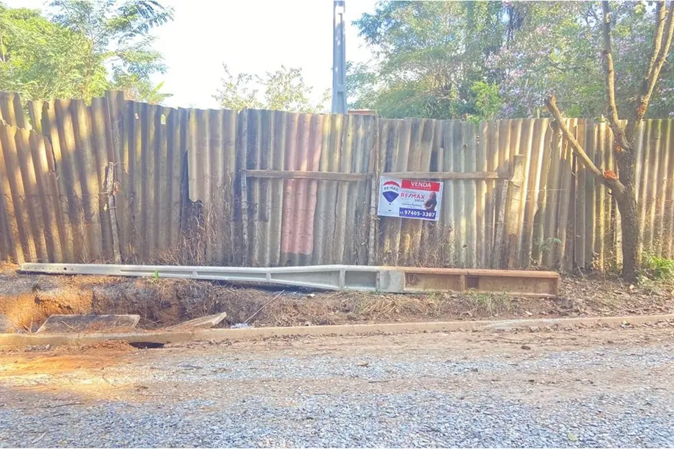 Foto 1 de Terreno / Lote à venda, 1000m2 em Salto De Pirapora - SP