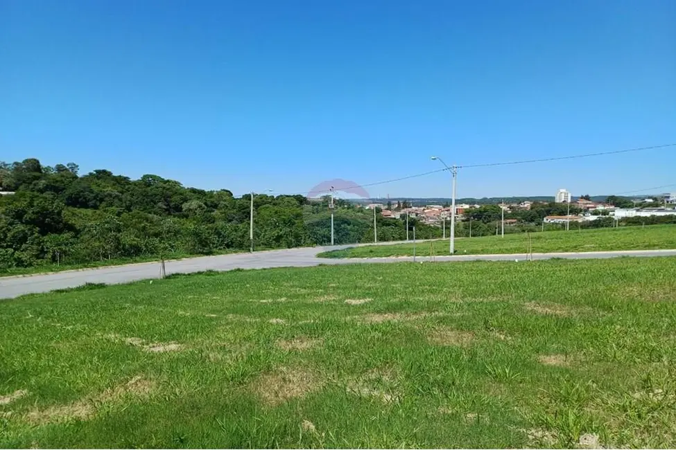 Foto 2 de Terreno / Lote à venda, 250m2 em Salto De Pirapora - SP
