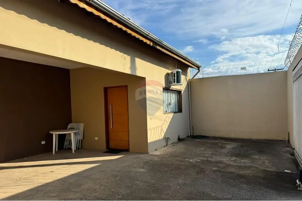 Foto 2 de Casa com 3 quartos à venda, 131m2 em Salto De Pirapora - SP