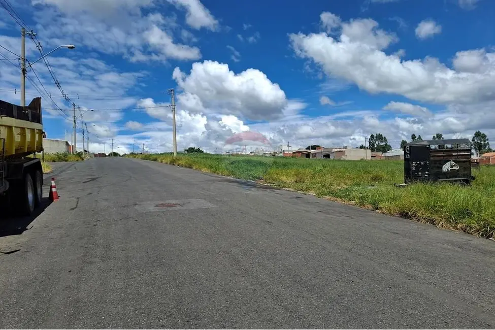 Foto 9 de Terreno / Lote à venda, 175m2 em Salto De Pirapora - SP