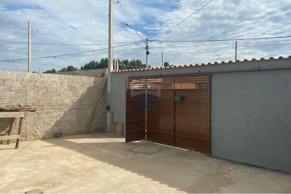 Foto 2 de Casa com 2 quartos para alugar, 48m2 em Salto De Pirapora - SP
