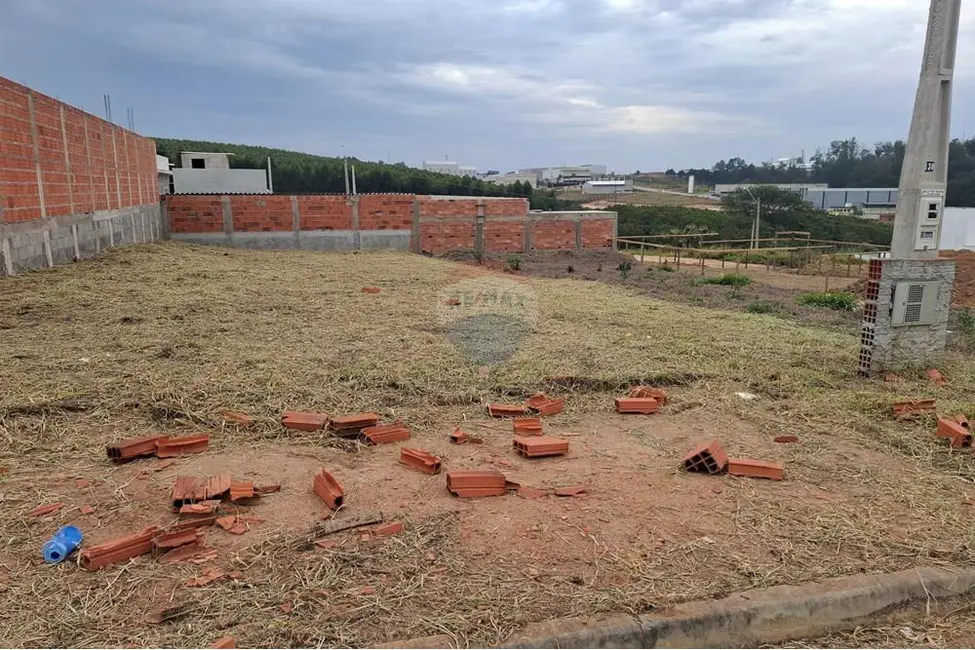Foto 3 de Terreno / Lote à venda, 250m2 em Salto De Pirapora - SP