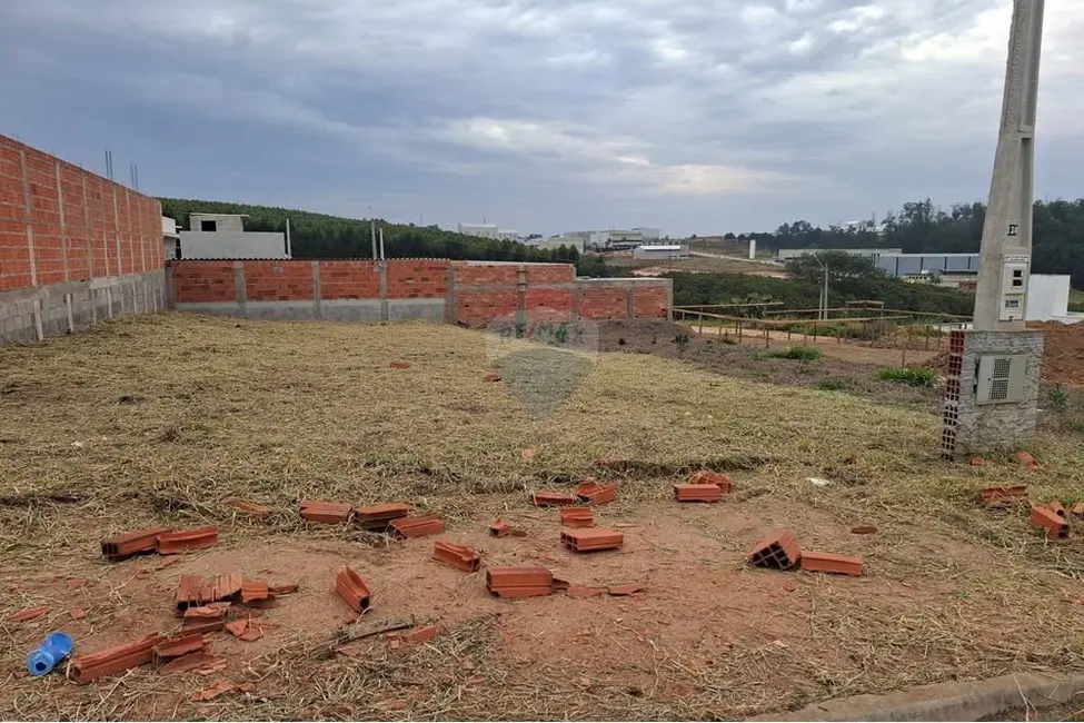 Foto 4 de Terreno / Lote à venda, 250m2 em Salto De Pirapora - SP