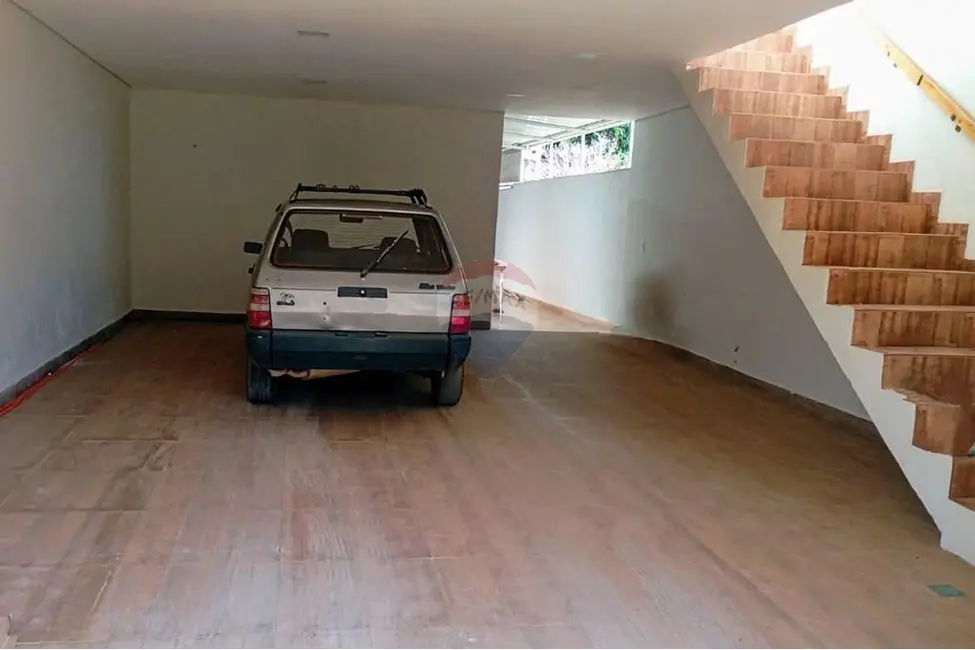 Foto 2 de Casa com 3 quartos à venda, 180m2 em Salto De Pirapora - SP