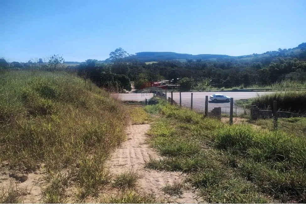 Foto 2 de Terreno / Lote à venda, 2822m2 em Salto De Pirapora - SP