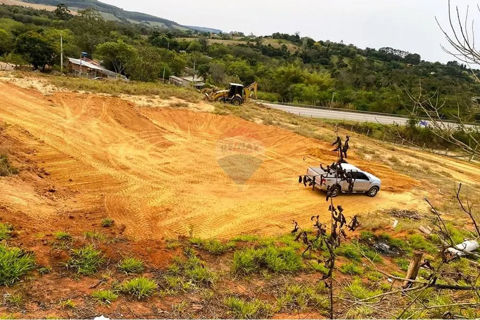 Foto 1 de Terreno / Lote à venda, 2822m2 em Salto De Pirapora - SP