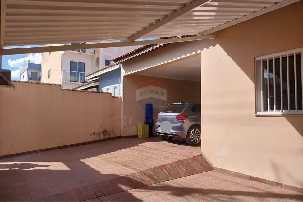 Foto 2 de Casa com 3 quartos à venda, 188m2 em Salto De Pirapora - SP