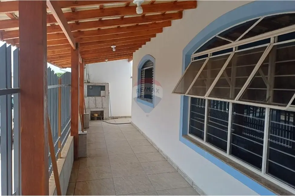 Foto 4 de Casa com 3 quartos para alugar, 180m2 em Salto De Pirapora - SP