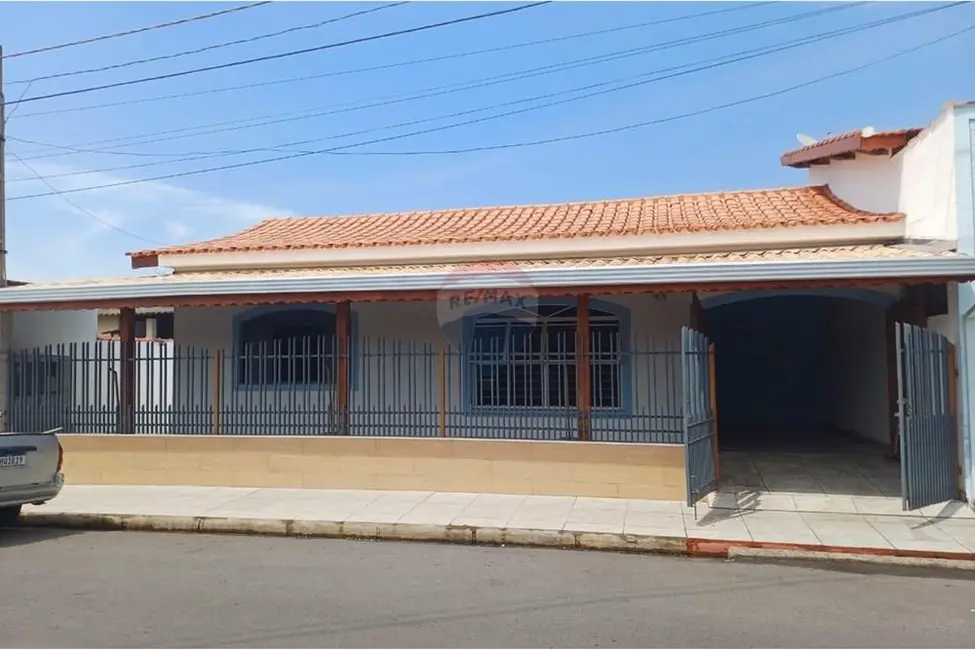 Foto 2 de Casa com 3 quartos para alugar, 180m2 em Salto De Pirapora - SP
