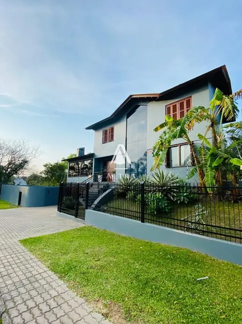 Foto 2 de Casa com 4 quartos à venda, 250m2 em Nossa Senhora de Lourdes, Santa Maria - RS