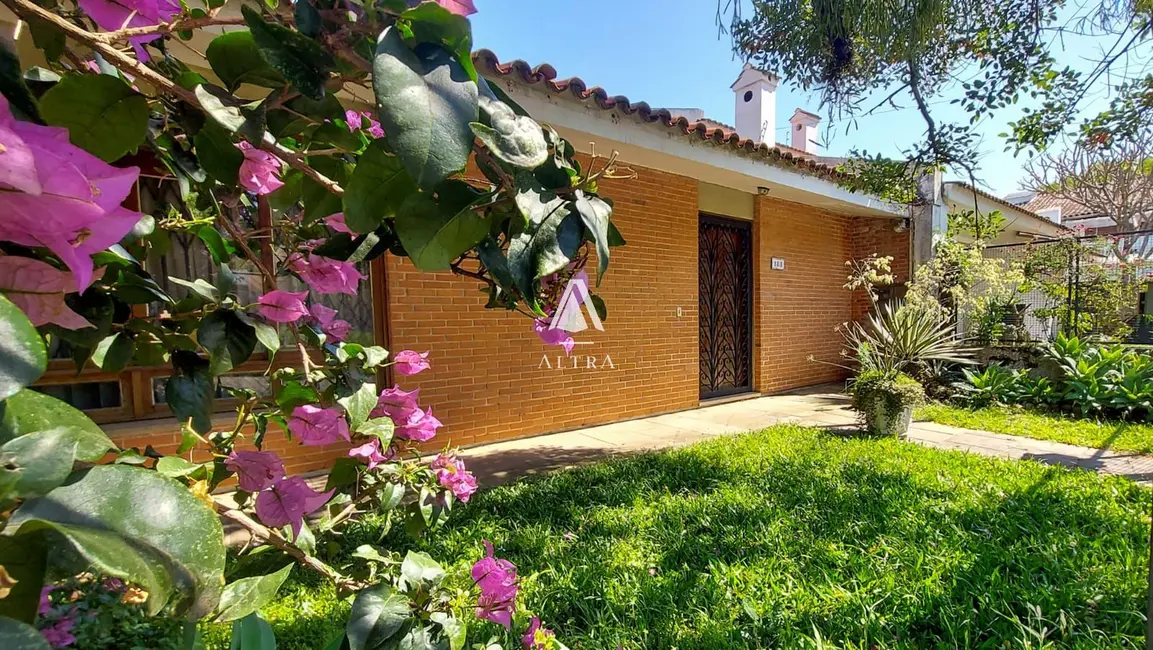 Foto 2 de Casa com 4 quartos à venda, 368m2 em Nossa Senhora de Lourdes, Santa Maria - RS