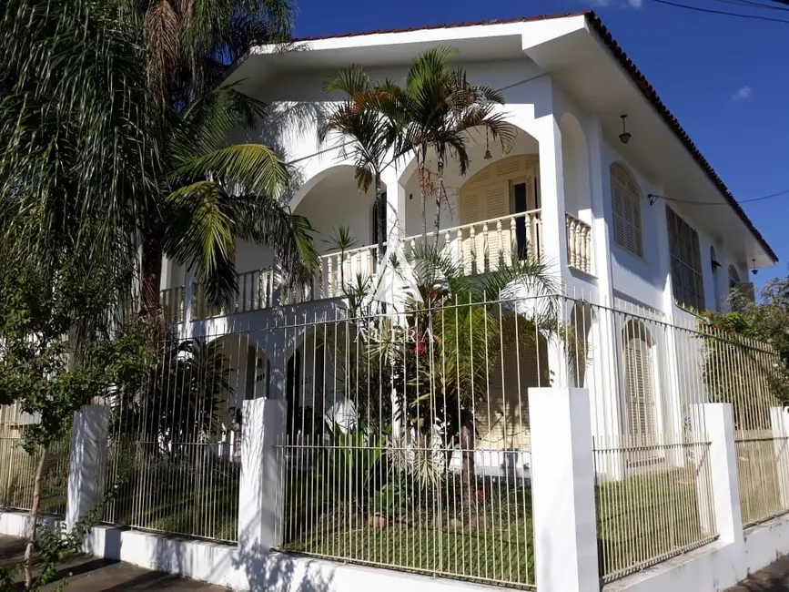 Foto 1 de Casa com 5 quartos à venda, 312m2 em Duque de Caxias, Santa Maria - RS