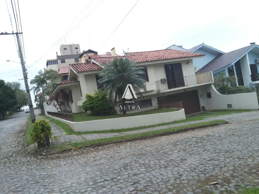 Foto 1 de Casa com 4 quartos à venda, 204m2 em Nossa Senhora de Lourdes, Santa Maria - RS