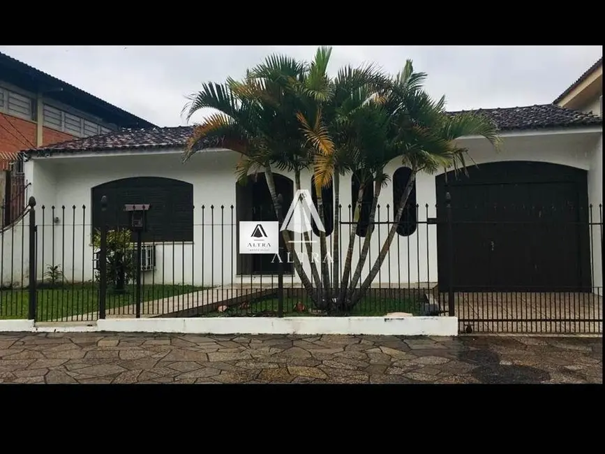 Foto 1 de Casa com 3 quartos à venda, 186m2 em Nossa Senhora de Lourdes, Santa Maria - RS