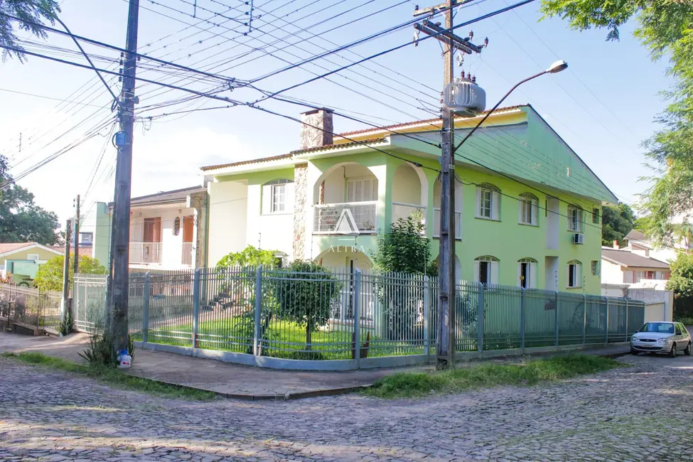 Foto 1 de Casa com 6 quartos à venda, 414m2 em Nossa Senhora de Lourdes, Santa Maria - RS