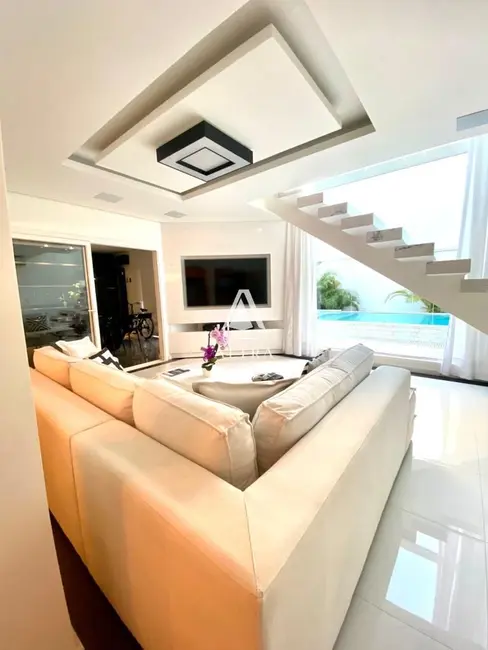 Foto 2 de Casa de Condomínio com 3 quartos à venda, 220m2 em Tomazetti, Santa Maria - RS