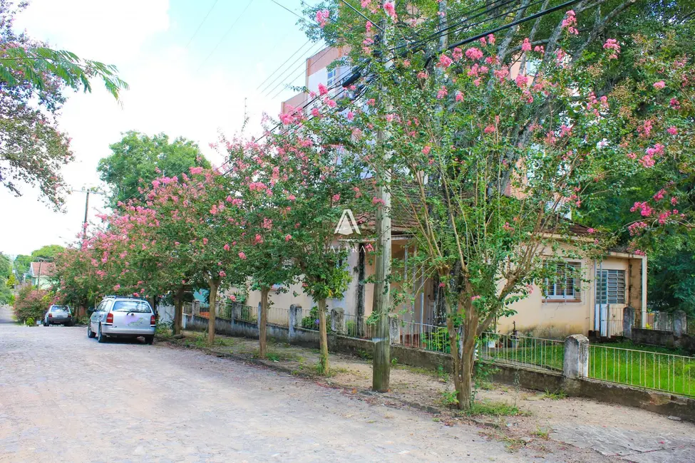 Foto 2 de Casa com 4 quartos à venda, 198m2 em Nossa Senhora de Lourdes, Santa Maria - RS