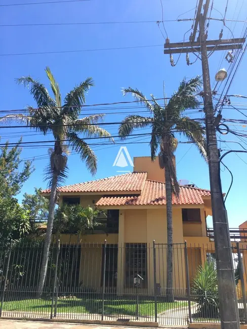 Foto 1 de Casa com 4 quartos à venda, 411m2 em Nossa Senhora de Lourdes, Santa Maria - RS