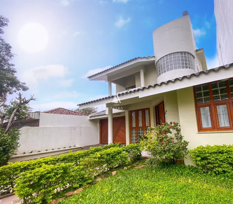 Foto 2 de Casa com 4 quartos à venda, 360m2 em Nossa Senhora de Lourdes, Santa Maria - RS