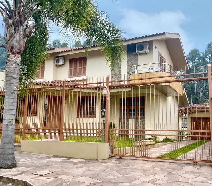 Casa com 4 quartos à venda, 231m2 em São José, Santa Maria - RS - imagem 1 Foto 1 de Casa com 4 quartos à venda, 231m2 em São José, Santa Maria - RS