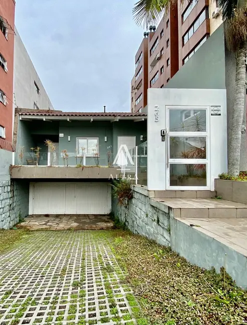 Foto 1 de Casa com 4 quartos à venda, 300m2 em Nossa Senhora de Lourdes, Santa Maria - RS