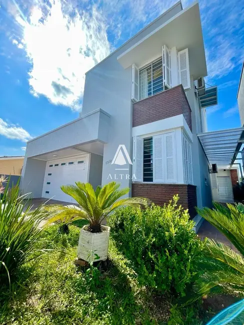 Foto 1 de Casa com 3 quartos à venda, 254m2 em Tomazetti, Santa Maria - RS