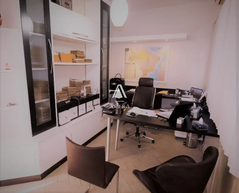 Casa com 3 quartos à venda, 426m2 em Nossa Senhora do Perpétuo Socorro, Santa Maria - RS - imagem 1 Foto 1 de Casa com 3 quartos à venda, 426m2 em Nossa Senhora do Perpétuo Socorro, Santa Maria - RS