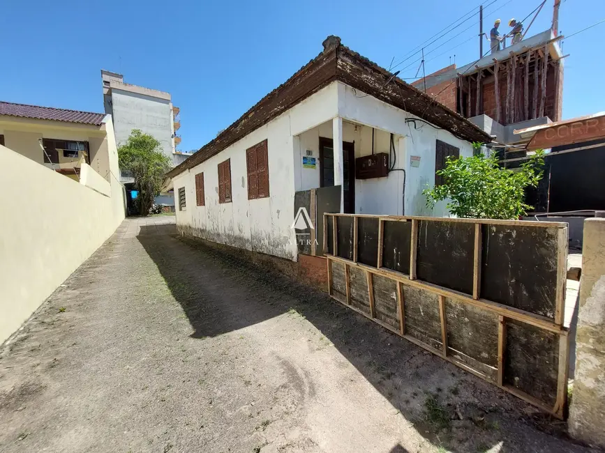 Foto 1 de Terreno / Lote à venda, 495m2 em Centro, Santa Maria - RS