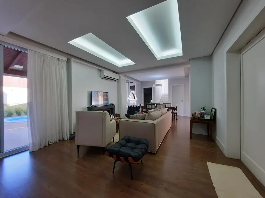 Foto 1 de Casa de Condomínio com 3 quartos à venda, 290m2 em Tomazetti, Santa Maria - RS