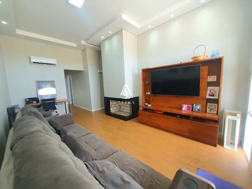 Casa com 3 quartos à venda, 193m2 em Camobi, Santa Maria - RS - imagem 1 Foto 1 de Casa com 3 quartos à venda, 193m2 em Camobi, Santa Maria - RS