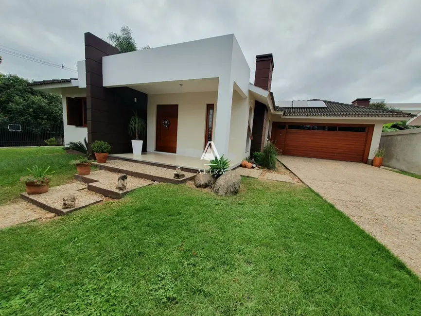 Foto 1 de Casa com 4 quartos à venda, 232m2 em Pé de Plátano, Santa Maria - RS