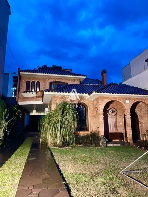Casa com 3 quartos à venda, 188m2 em Nossa Senhora Medianeira, Santa Maria - RS - imagem 1 Foto 1 de Casa com 3 quartos à venda, 188m2 em Nossa Senhora Medianeira, Santa Maria - RS