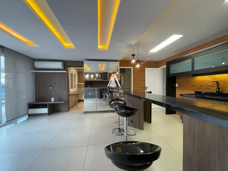 Foto 1 de Casa com 4 quartos à venda, 240m2 em Camobi, Santa Maria - RS