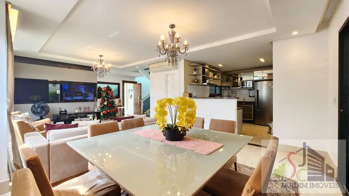 Foto 2 de Casa com 5 quartos à venda, 234m2 em Flores, Manaus - AM