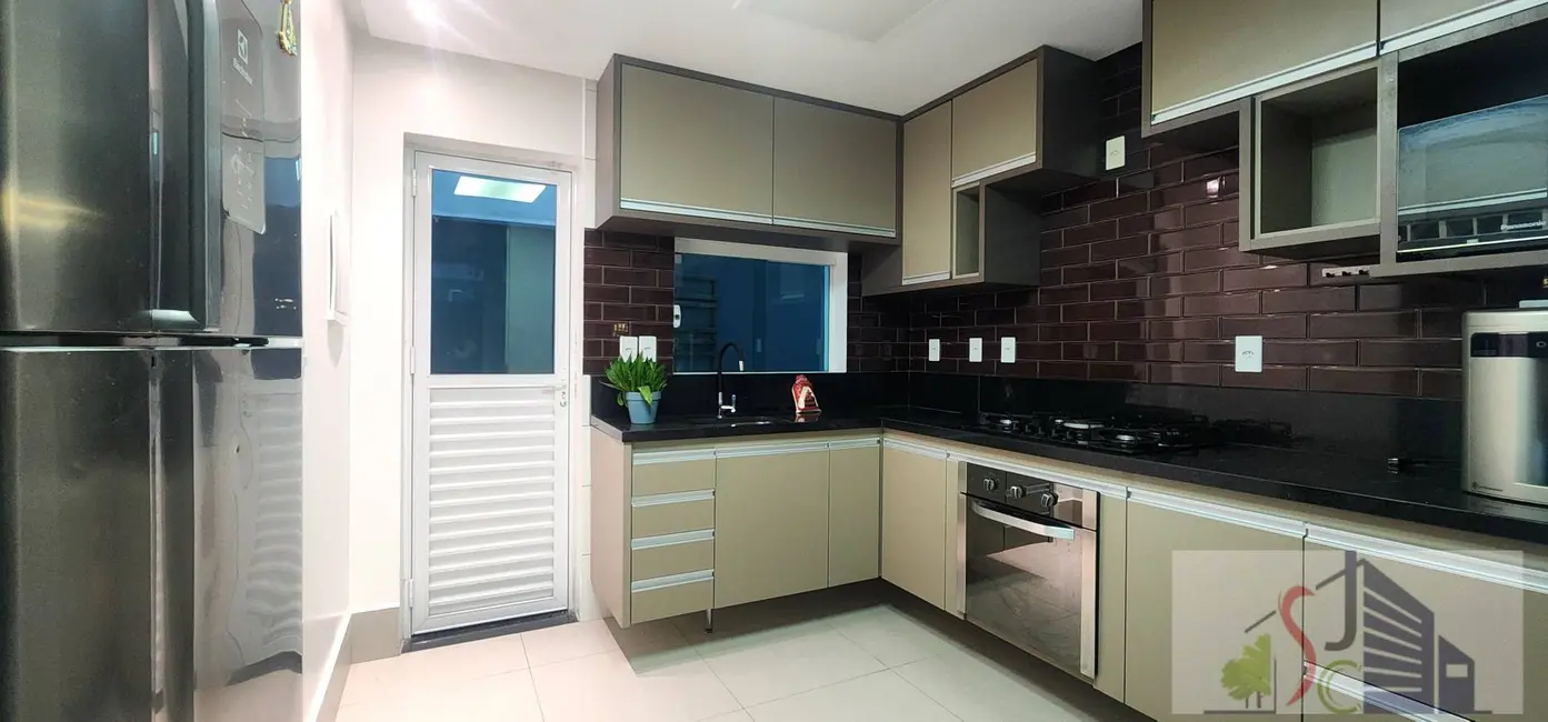 Casa de Condomínio com 4 quartos para alugar, 220m2 em Ponta Negra, Manaus - AM - imagem 5 Foto 5 de Casa de Condomínio com 4 quartos para alugar, 220m2 em Ponta Negra, Manaus - AM