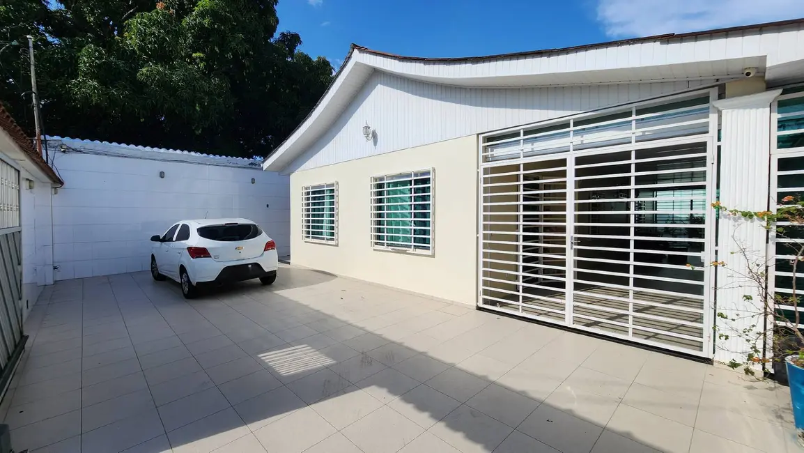 Foto 1 de Casa com 3 quartos à venda, 200m2 em Parque 10 de Novembro, Manaus - AM