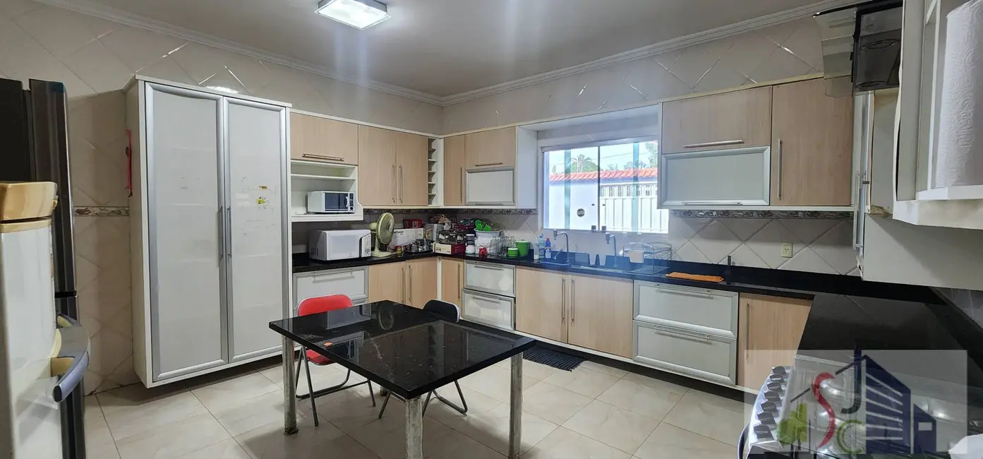 Foto 6 de Casa com 4 quartos à venda e para alugar, 350m2 em Adrianópolis, Manaus - AM